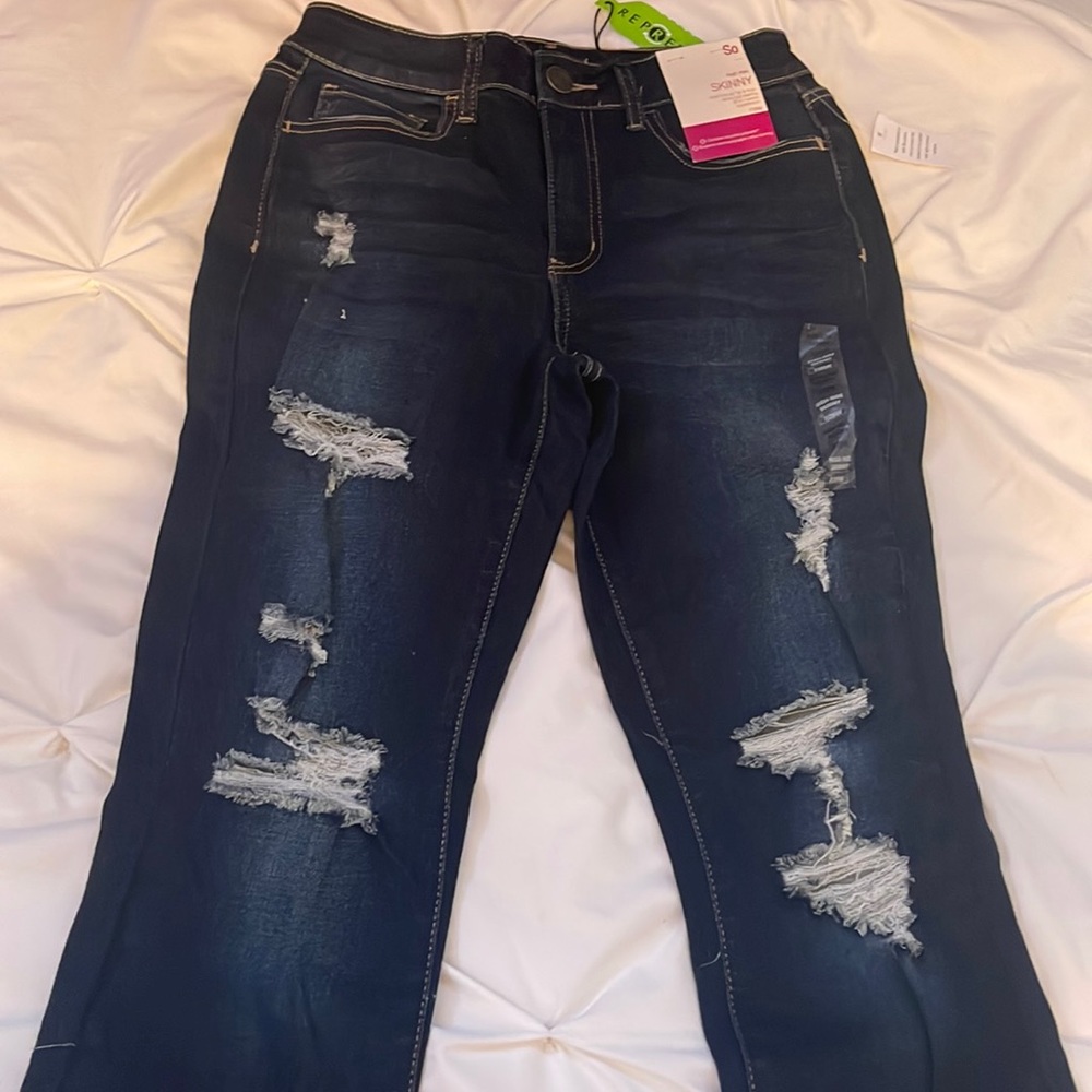 SKINNY JEANS: ripped high waisted skinny jeans